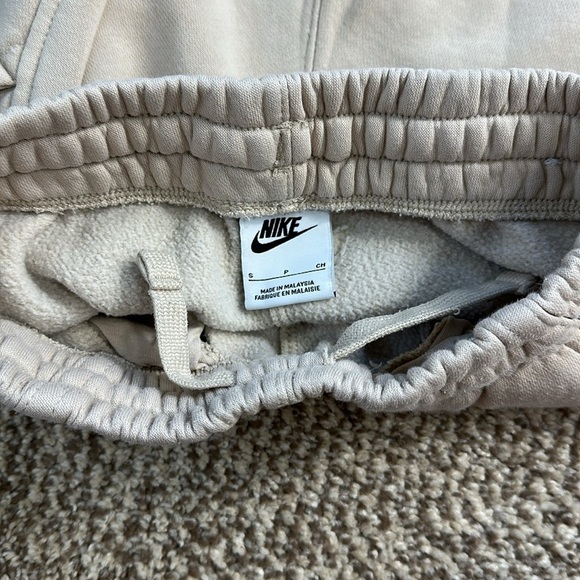 Nike Sweatpants - Picture 4 of 6